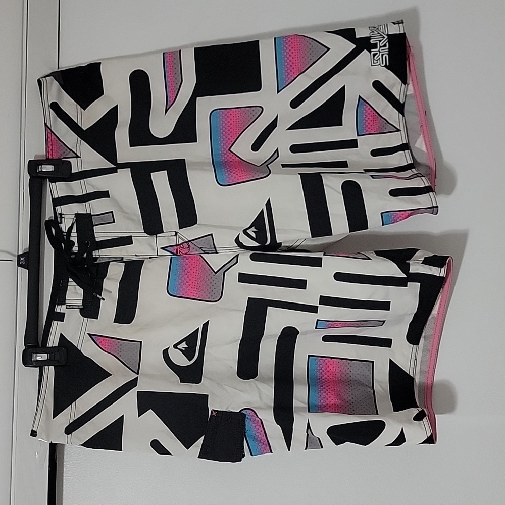 QUIKSILVER BOARDSHORTS